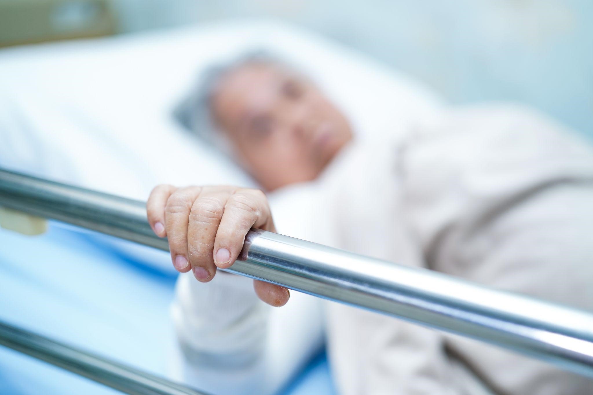 Hành trình chăm sóc vết loét tỳ đè cho mẹ già nằm liệt giường vì ung thư - 1
