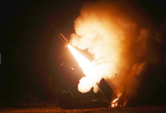 Tên lửa Hàn Quốc gặp sự cố, dân tưởng Triều Tiên tấn công - 1