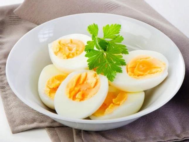 Món ăn đơn giản như trứng luộc mà cũng có thể chế biến sai cách gây ngộ độc cho người ăn - 1