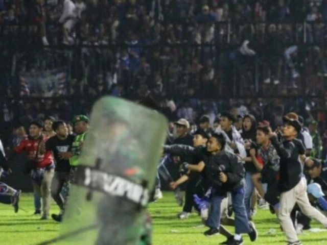 Báo Indonesia lo bị FIFA trừng phạt nặng sau thảm kịch hơn 100 người chết