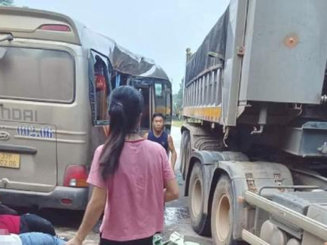 Ô tô tải tông xe khách chở nữ công nhân, nhiều người bị thương