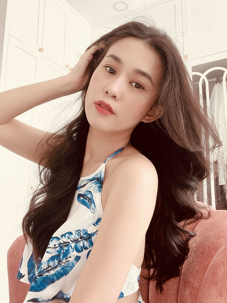 Tuổi 32, "bác sỹ" Ngọc Thảo vẫn giữ được vẻ ngoài hút hồn, bảo sao "anh nhà văn" mê mệt - 8