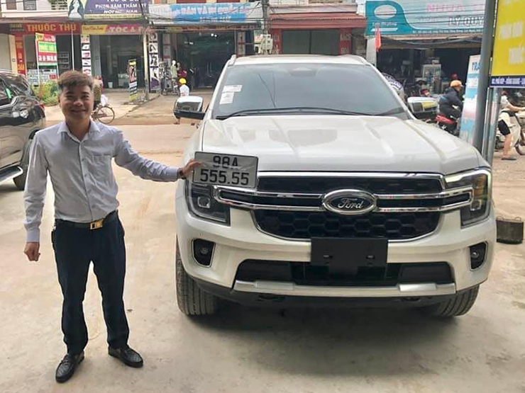 Bắc Giang: Chủ xe Ford Everest 2022 bấm trúng biển số ngũ quý 5