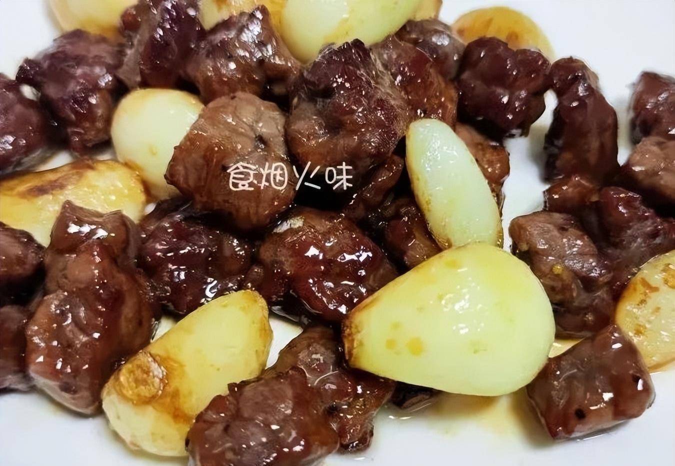 Bò cháy tỏi mềm ngon, thơm nức: Món ăn vặt quá hợp để thưởng thức khi xem bóng đá