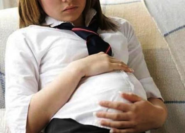 Dạy thêm miễn phí tại nhà, thầy giáo khiến nữ sinh mang thai - 1