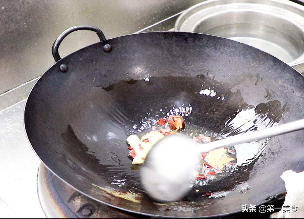 Cách làm bò hầm kinh điển nhất, nước sốt đủ vị, vừa ngon vừa không bị ngấy - 10