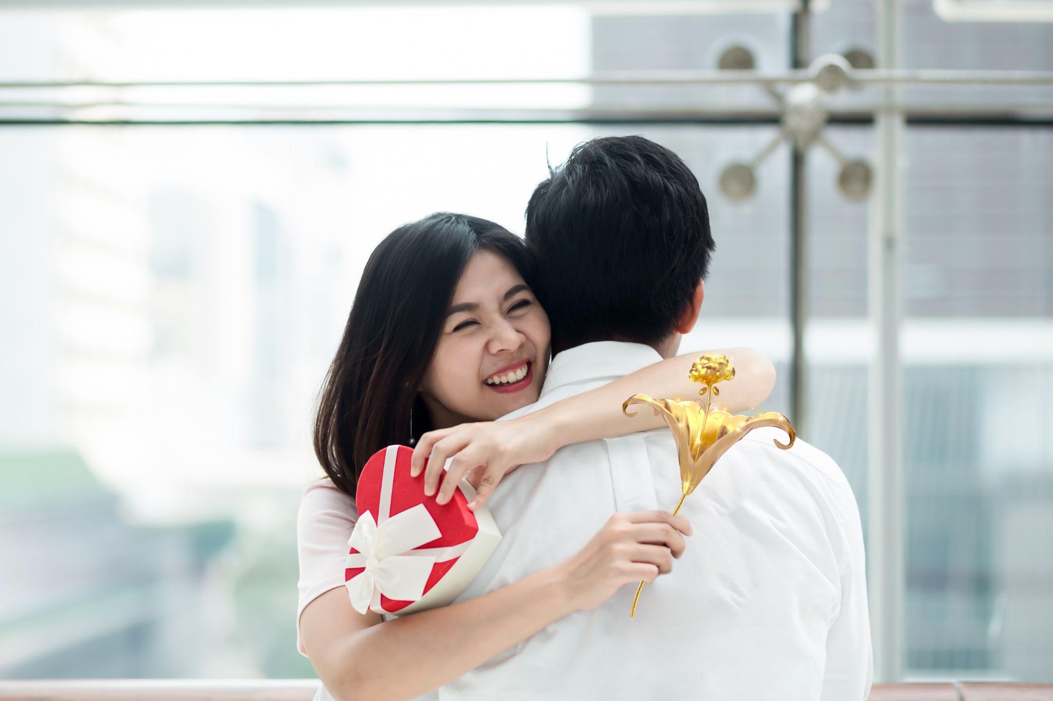 Ngày 20/10, chọn tặng gì để tăng xác suất thành công? - 2