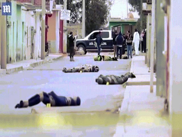 Băng đảng Mexico đụng độ, thi thể bị quấn chặt rải khắp đường phố