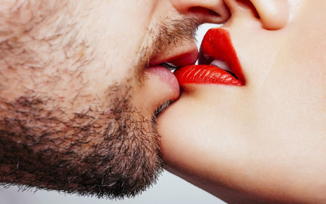 Vì sao vợ chồng nên hôn nhau mỗi ngày? - 1