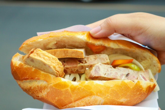 Hương vị bánh mì ba miền Bắc – Trung – Nam có gì đặc biệt khác nhau qua review của 1 blogger ẩm thực nước ngoài - 7