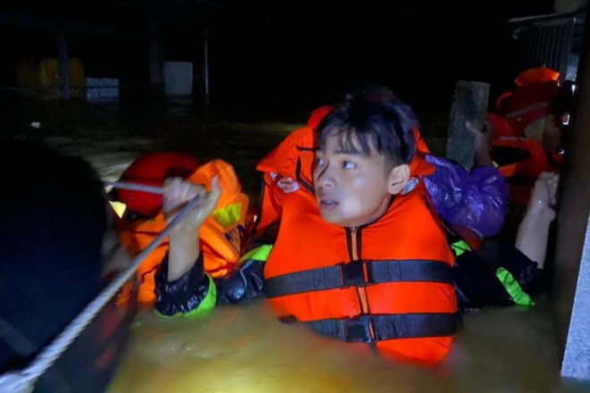 48 giờ vật lộn trong nước lũ tại Thừa Thiên – Huế - 1
