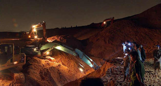 Sập mỏ titan ở Bình Thuận: Do bơm nước, núi cát từ độ cao 20m đổ xuống vùi lấp công nhân - 2
