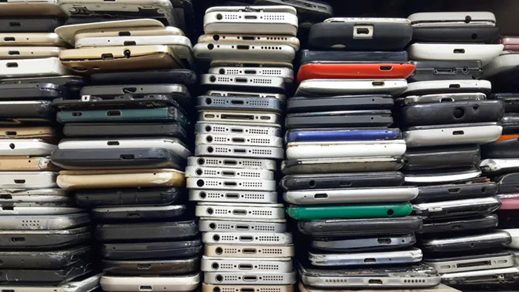Choáng ngợp với lượng điện thoại sắp trở thành rác thải điện tử - 3