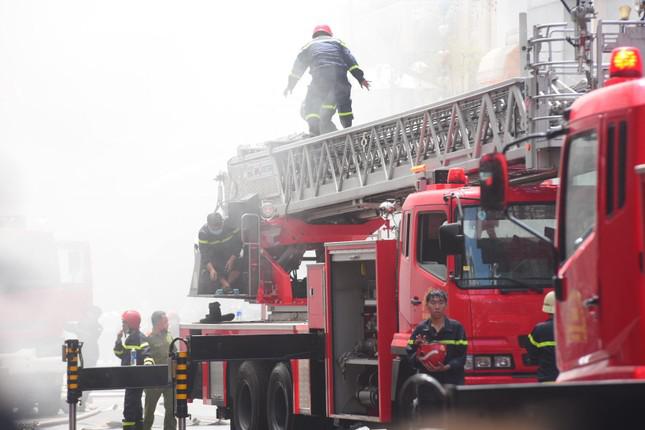 Vụ hỏa hoạn gần chợ Bến Thành: Người dân tặng 100 triệu đồng tri ân lực lượng chữa cháy - 3