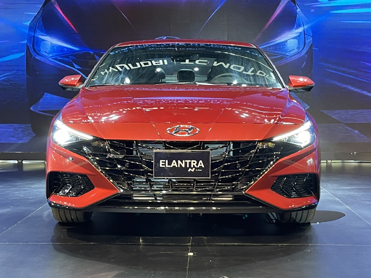 Giá lăn bánh Hyundai Elantra vừa ra mắt tại Việt Nam - 3
