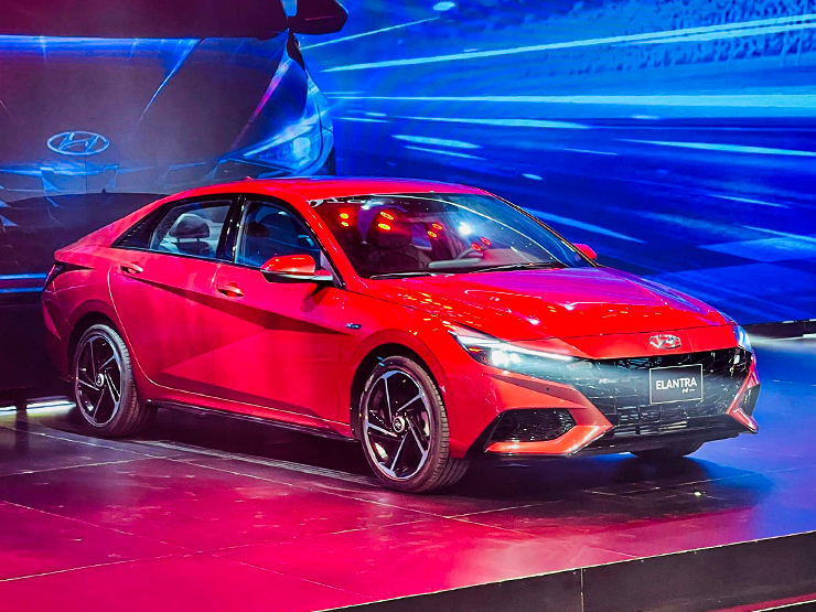 Giá lăn bánh Hyundai Elantra vừa ra mắt tại Việt Nam - 1