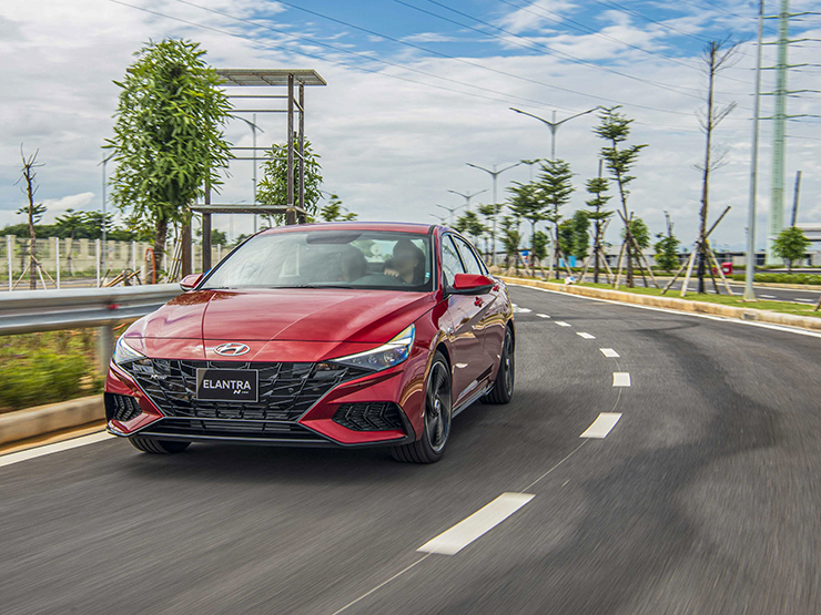 Giá lăn bánh Hyundai Elantra vừa ra mắt tại Việt Nam - 8