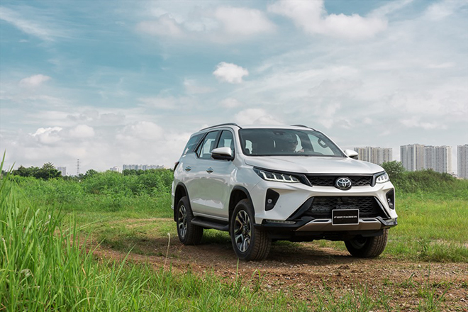 Giá xe Toyota Fortuner niêm yết và lăn bánh tháng 10/2022 - 1