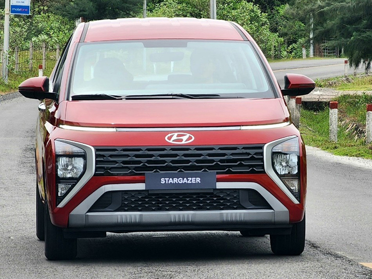 Hyundai Stargazer xuất hiện trên đường phố và chốt ngày ra mắt - 1