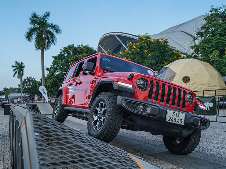 Xem trước mẫu xe SUV tiền tỷ mới của hãng Jeep trước triển lãm VMS 2022