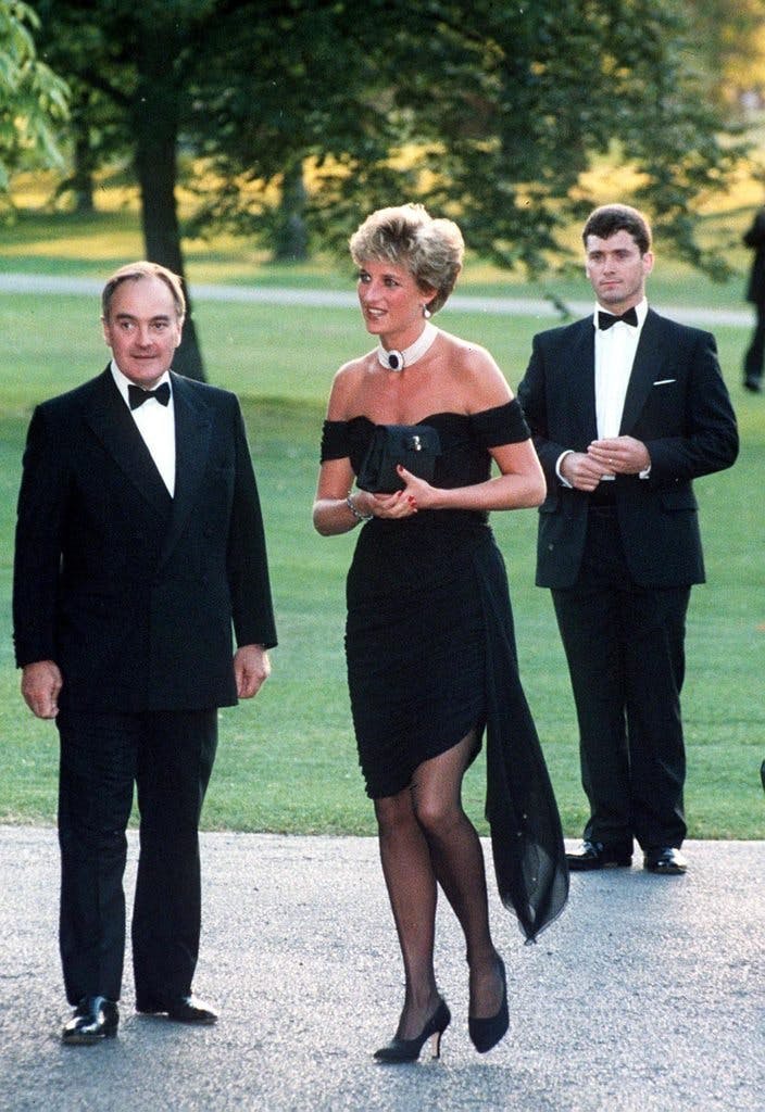 Vì sao chiếc váy đen công nương Diana mặc sau khi ly hôn thành biểu tượng đại chúng? - 3