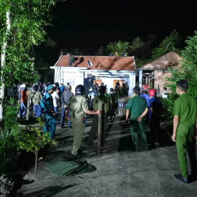 Công an Quảng Nam vây bắt kẻ chặn đường chém 2 ông cháu thương vong - 1
