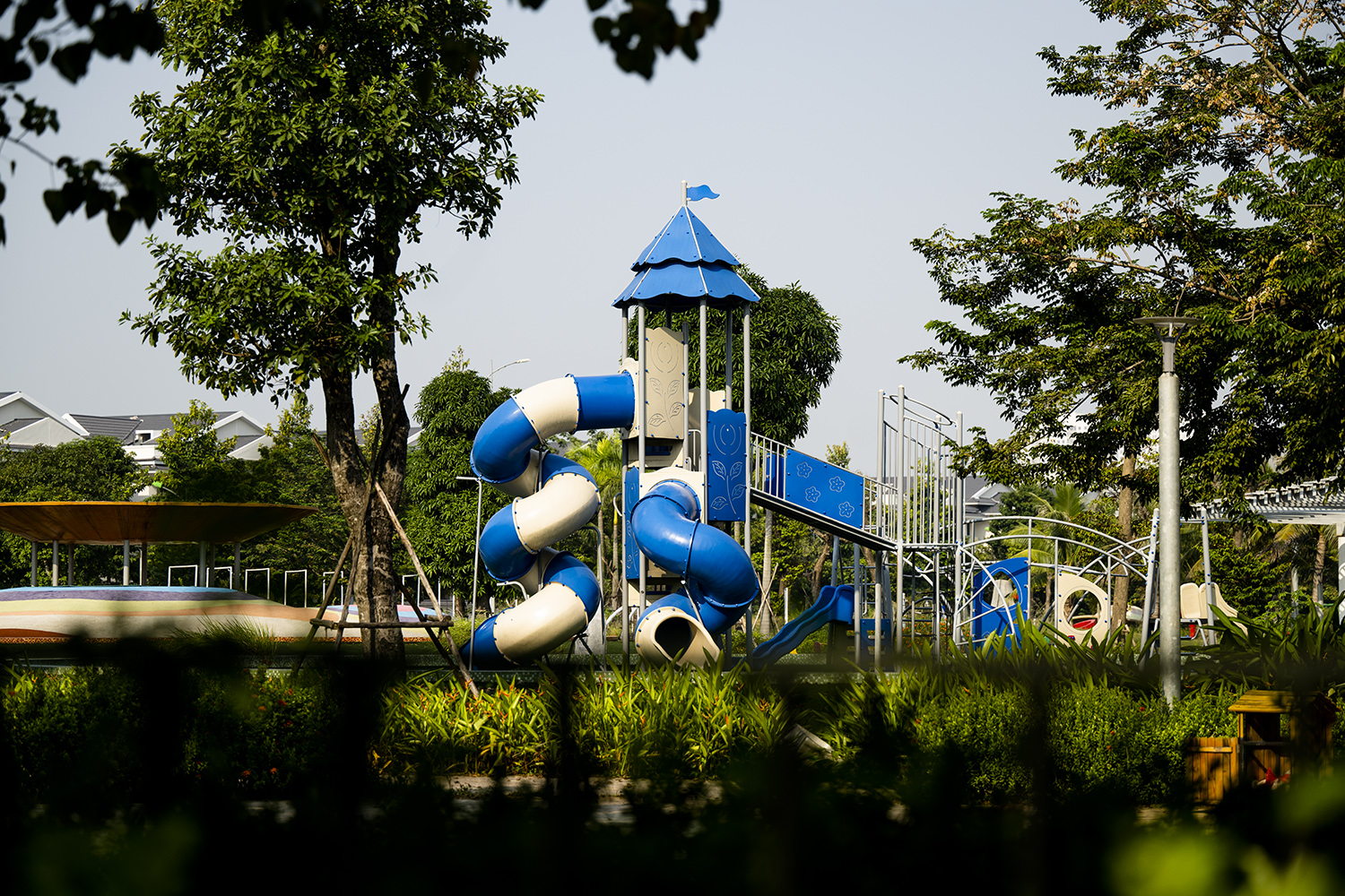 Kỳ lạ: Công viên hiện đại, đẹp như tranh ở Hà Nội &#34;không bóng người&#34; - 13