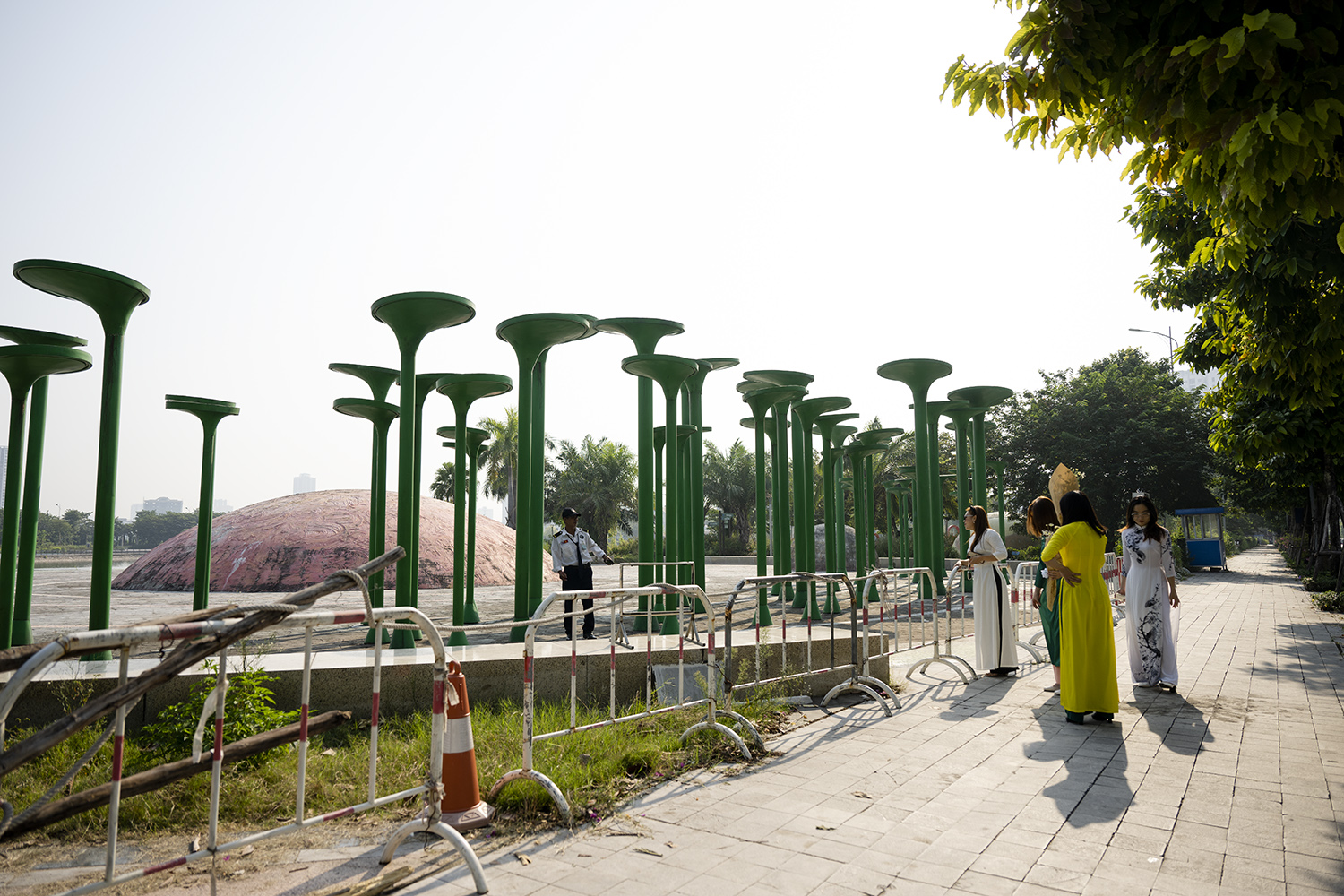 Kỳ lạ: Công viên hiện đại, đẹp như tranh ở Hà Nội &#34;không bóng người&#34; - 15