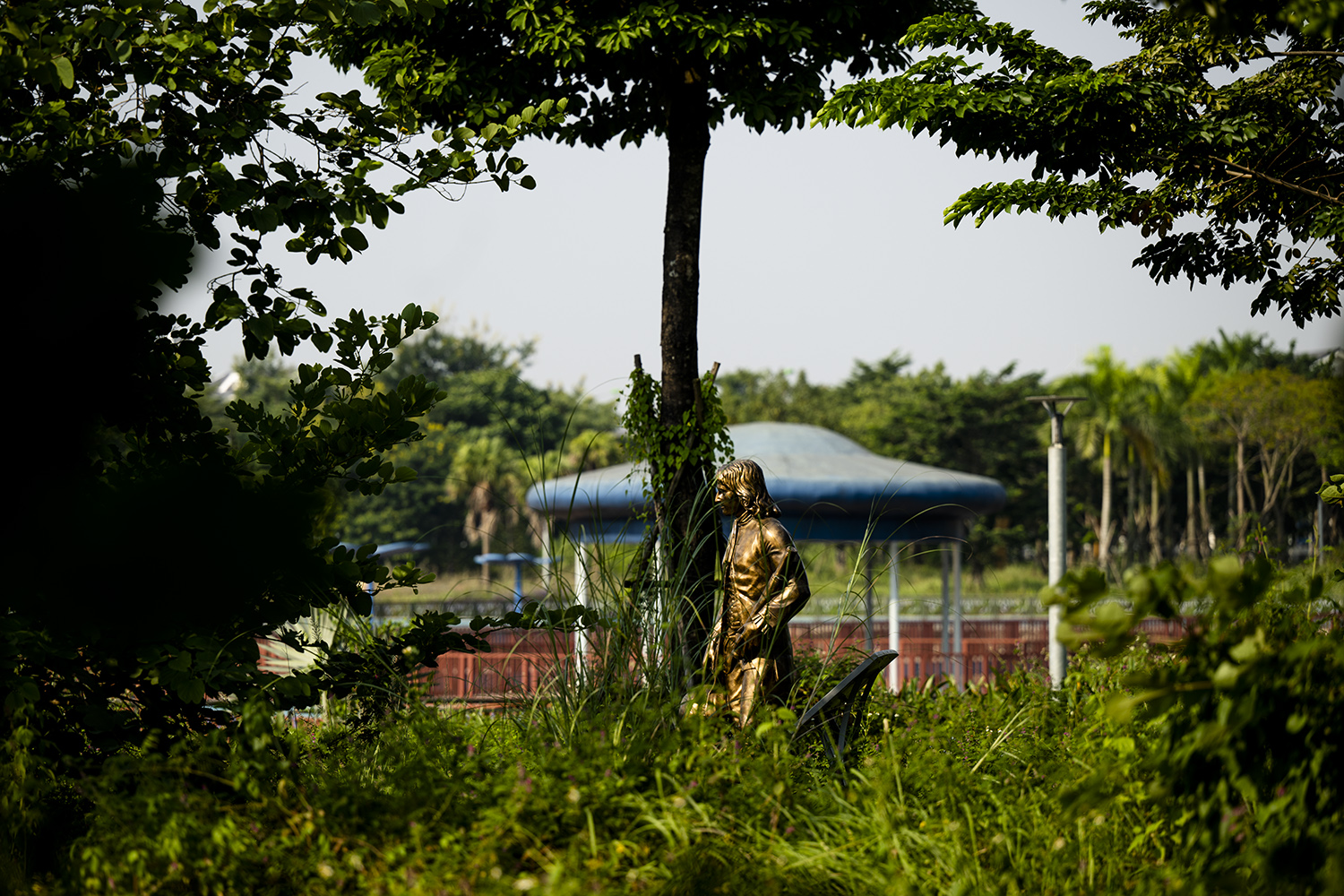 Kỳ lạ: Công viên hiện đại, đẹp như tranh ở Hà Nội &#34;không bóng người&#34; - 17