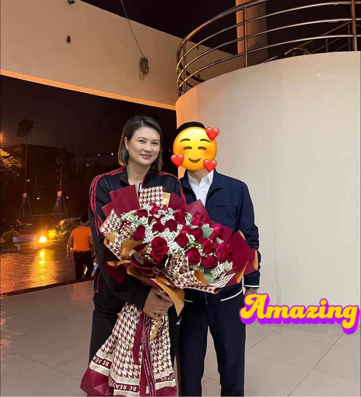 Hoa khôi bóng chuyền Kim Huệ hạnh phúc bên bạn trai bí ẩn, Phạm Yến rạng rỡ đón sinh nhật - 1