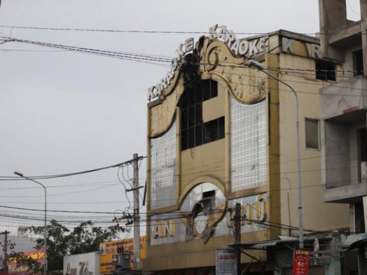 Nóng trong tuần: 2 cựu cán bộ PCCC ở Bình Dương bị khởi tố trong vụ cháy quán karaoke 32 người chết