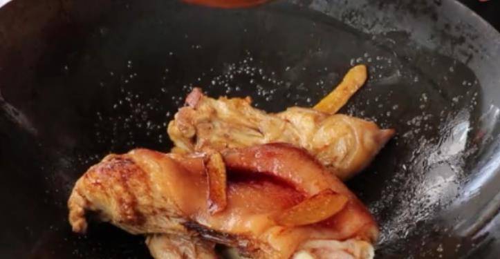 Chỉ cần 1 chiếc móng giò và 1 nắm đậu đỏ, có ngay món ăn đại bổ cho ngày đông lạnh giá - 4