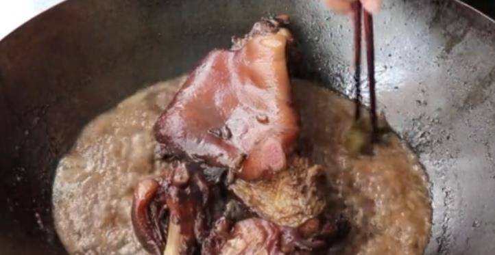 Chỉ cần 1 chiếc móng giò và 1 nắm đậu đỏ, có ngay món ăn đại bổ cho ngày đông lạnh giá - 5