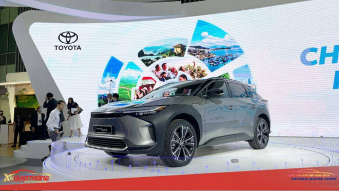 Toyota bZ4X thuần điện lần đầu tiên xuất hiện tại Việt Nam - 1