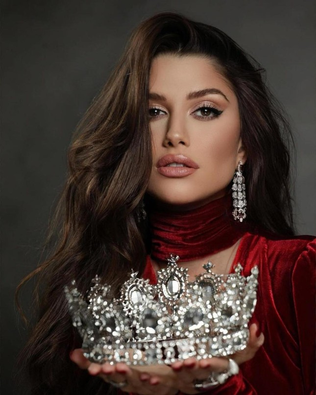 Miss Grand International 2022 Isabella Menin sở hữu sắc vóc nổi trội, học vấn đáng nể - 1