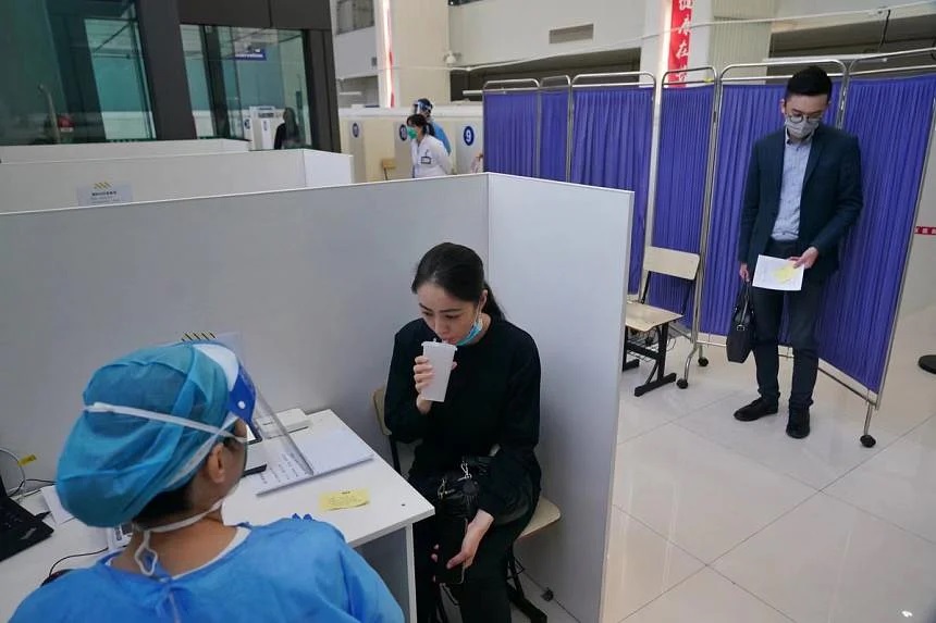 Thành phố đầu tiên ở Trung Quốc cho dùng vắc xin Covid-19 dạng hít: Người sử dụng nói gì? - 1
