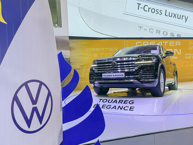 Cận cảnh bộ đôi SUV Volkswagen Touareg có giá bán từ 3 tỷ đồng tại VMS 2022 - 1