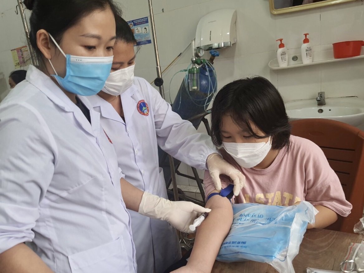 Diễn biến sức khỏe của hàng trăm trẻ nghỉ học vì sốt ở Bắc Kạn - 1