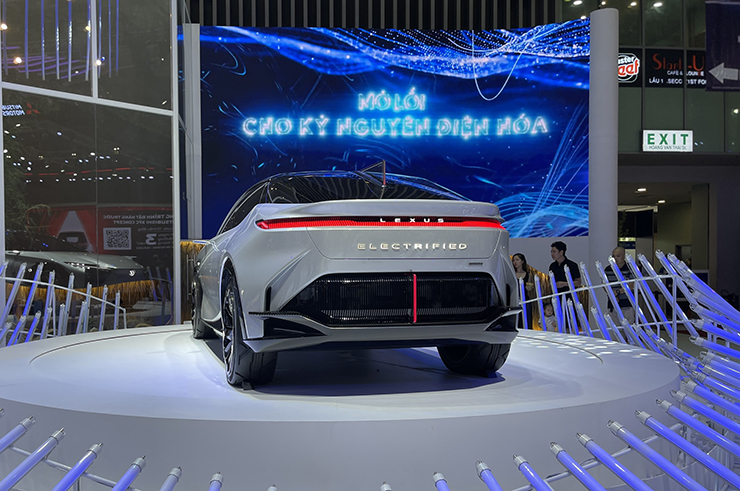 Xe điện ý tưởng Lexus LF-Z Electrified lần đầu tiên xuất hiện tại Việt Nam - 13
