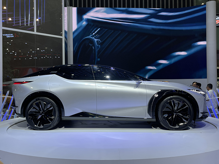 Xe điện ý tưởng Lexus LF-Z Electrified lần đầu tiên xuất hiện tại Việt Nam - 6