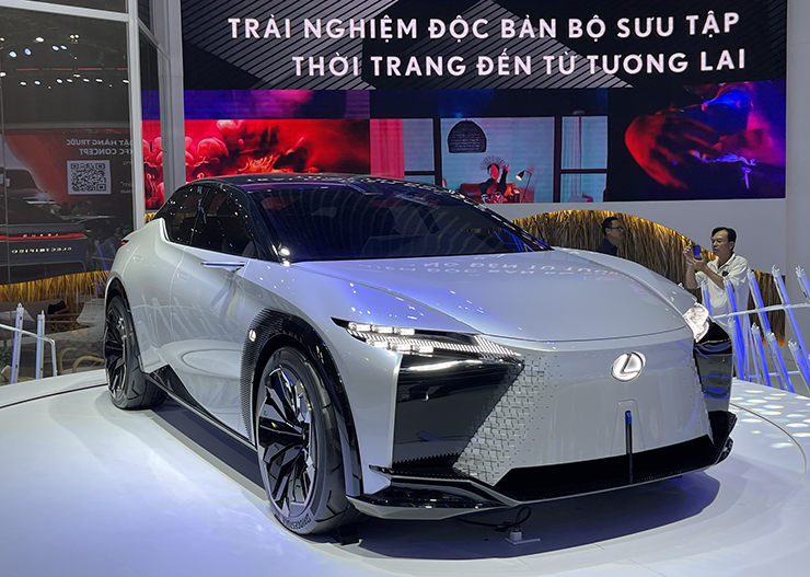 Xe điện ý tưởng Lexus LF-Z Electrified lần đầu tiên xuất hiện tại Việt Nam - 1