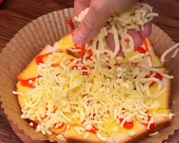 Có nồi chiên không dầu mà không làm bánh pizza cho cả nhà theo cách rất ngon, rất nhanh, rất dễ, không cần đế sau thì phí quá - 4