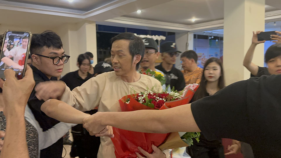Hoài Linh về Việt Nam diễn show từ thiện, thu 7 tỷ đồng - 4