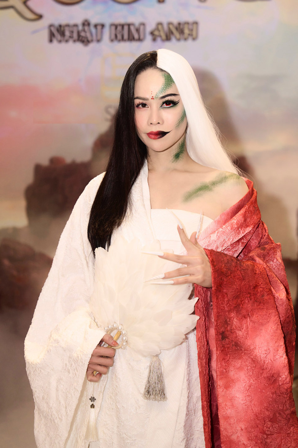 Nhật Kim Anh đóng cảnh phim táo bạo suốt 5 giờ, nói rõ mối quan hệ với