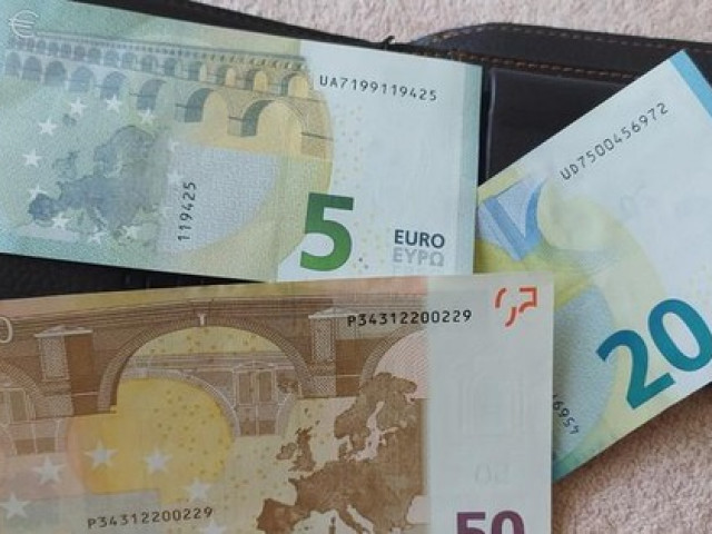 Phần Lan tịch thu tiền mặt của người Nga về nước