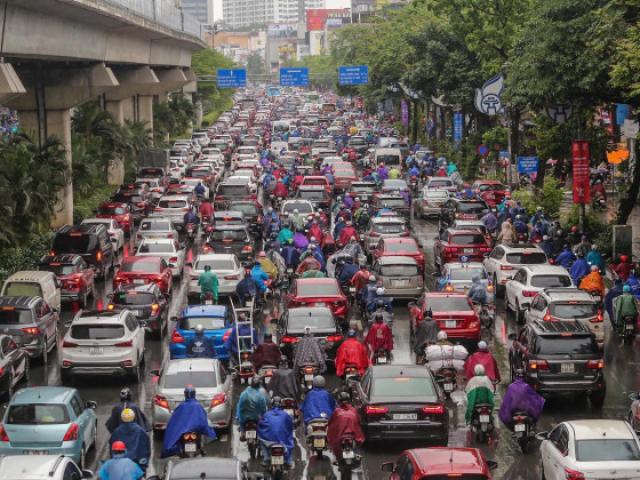 Phố phường Hà Nội tắc ”không lối thoát” trong ngày đầu tuần mưa rét
