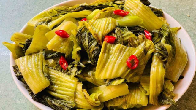 5 nhóm người được khuyến cáo không ăn dưa muối để giữ an toàn cho sức khỏe - 2