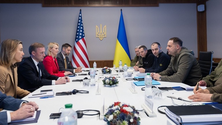 Mỹ ngầm khuyến khích Ukraine đàm phán hòa bình với Nga - 1