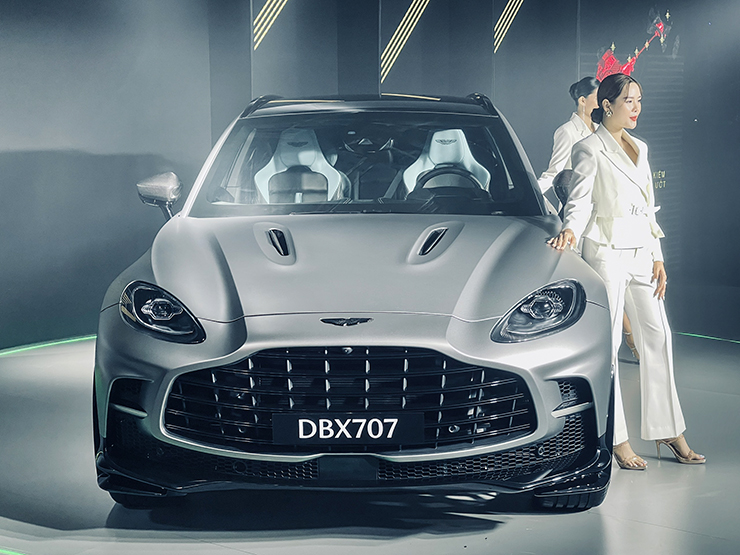 Aston Martin Việt Nam giới thiệu mẫu xe SUV nhanh nhất thế giới tại Việt Nam