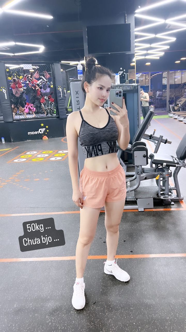 "Thánh nữ Mì Gõ" tiết lộ số cân chưa từng có, miệt mài gym để tạo đường cong - 2